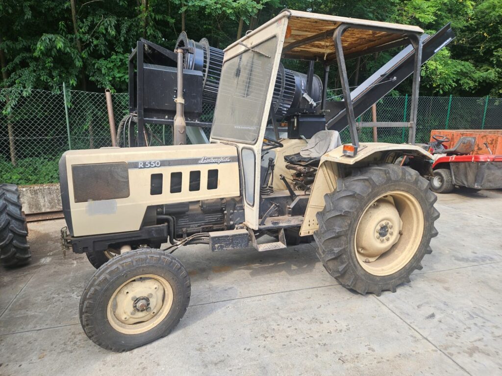 TRATTORE LAMBORGHINI R550